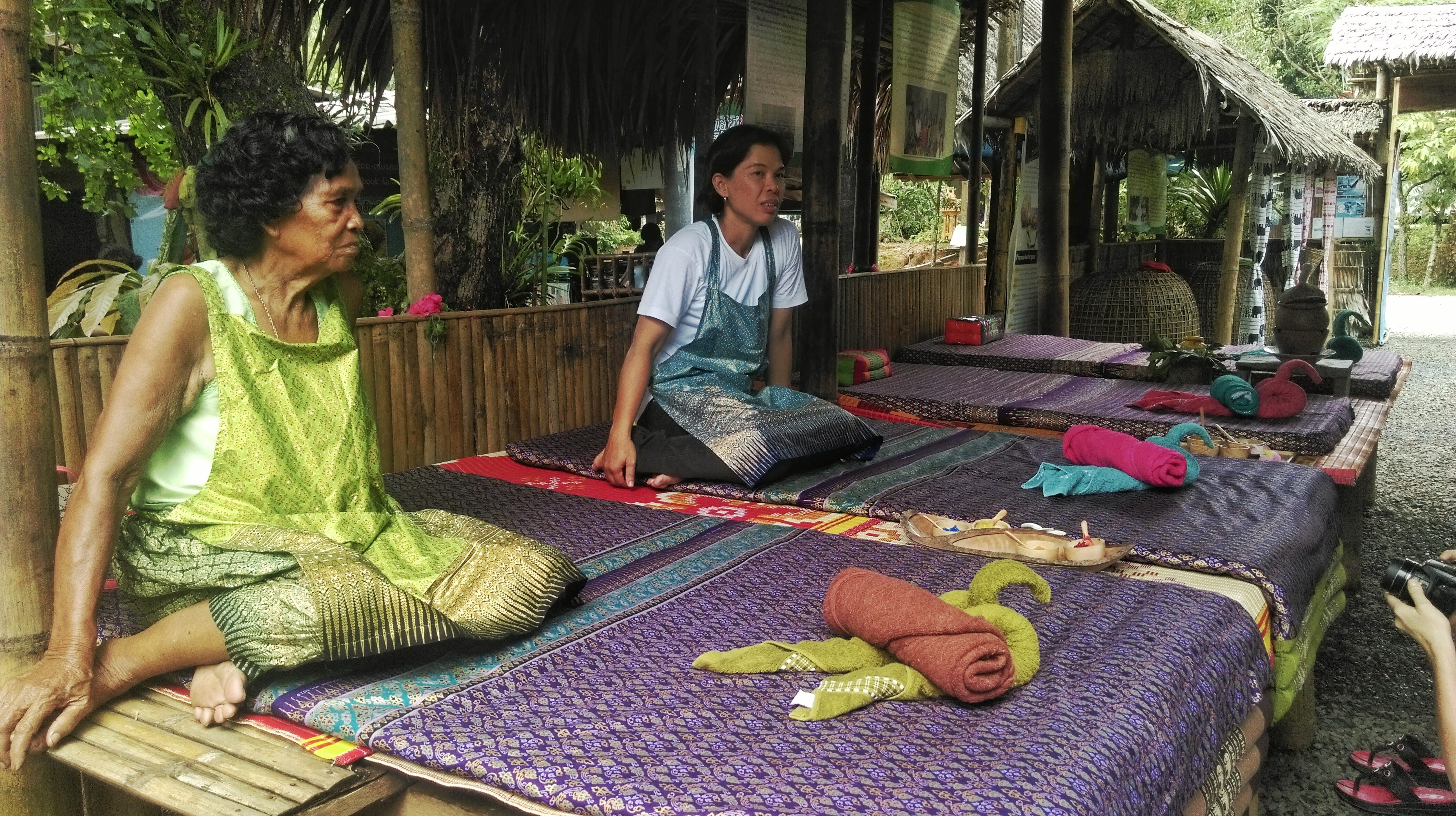 thailandia-massaggio-comunità
