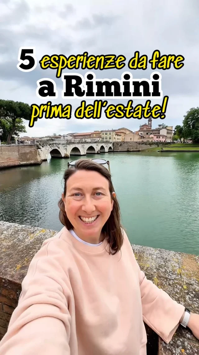5 esperienze da fare a Rimini 😎 (prima dell’estate… ma anche durante!) . 🎡un giro sulla ruota panoramica di Rimini. Situata in zona porto, dall’alto si ha una vista meravigliosa sul mare, la spiaggia e tutta Rimini. ➡️ Nel video la @laruotadirimini / l’aperitivo non è previsto a bordo, ero lì per un’occasione speciale! 🥂Un aperitivo su un rooftop (ma non solo) a Rimini o Riccione, prima che arrivi il caldo dell’estate! L’ora del tramonto in questo periodo è magica! ➡️ Nel video @rockisland.rimini e il giardino di @ristorantedallozio . 🏄 Una lezione di esurf a San Giuliano Mare, sì potrebbe far freddo ma tranquillo c’è la muta a proteggerti! ➡️ Nel video @esurf.it . 🥐 Una colazione sugli scogli, anzi in mezzo al mare con caffè, brioche e coperta! ➡️ Nel video @trattoria_da_lucio ❤️ Un giro in mongolfiera all’alba sulla Valmarecchia, brividi sì ma anche un vero spettacolo la vista! ➡️ Nel video @dreamballoons_official . Quali di queste esperienze hai già provato e quali non vedi l’ora di fare? Dimmelo nei commenti! ☺️ . #rimini #esperienzearimini #riminigoodvibes #rimini365giorniallanno #cosafarearimini #inemiliaromagna #riminieventi #erturismo